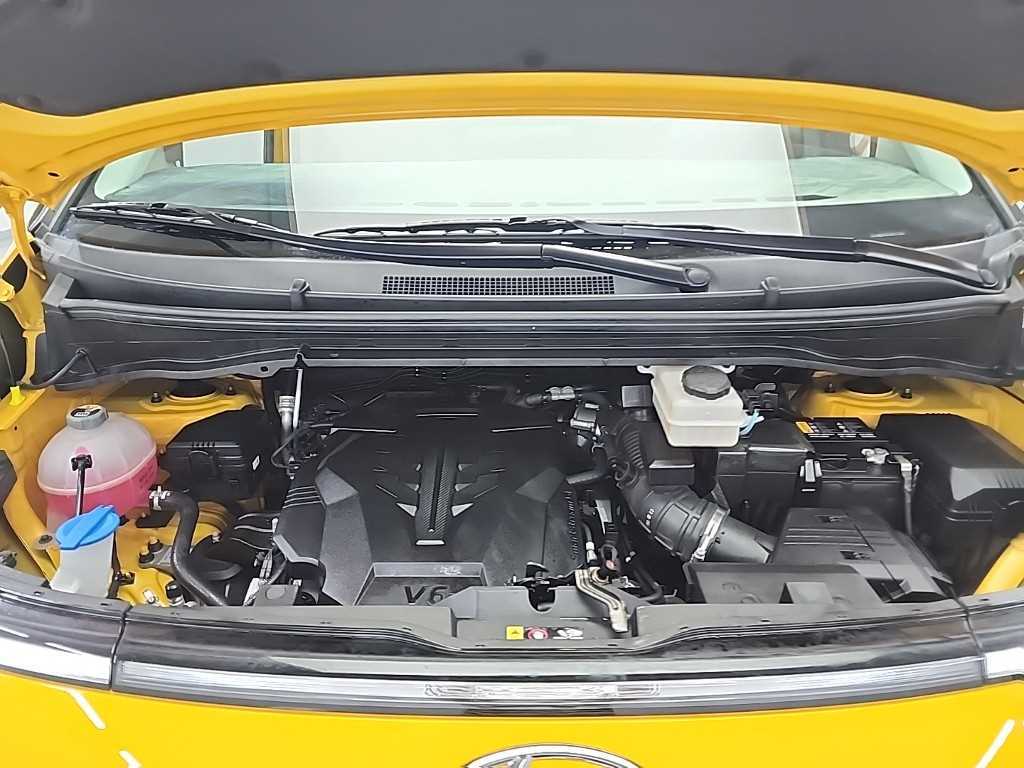 HYUNDAI Staria - Vista 5