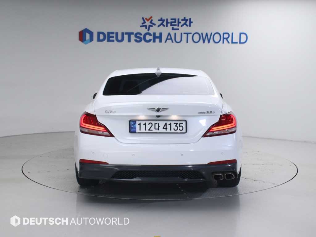 Genesis G70 - Vista 4
