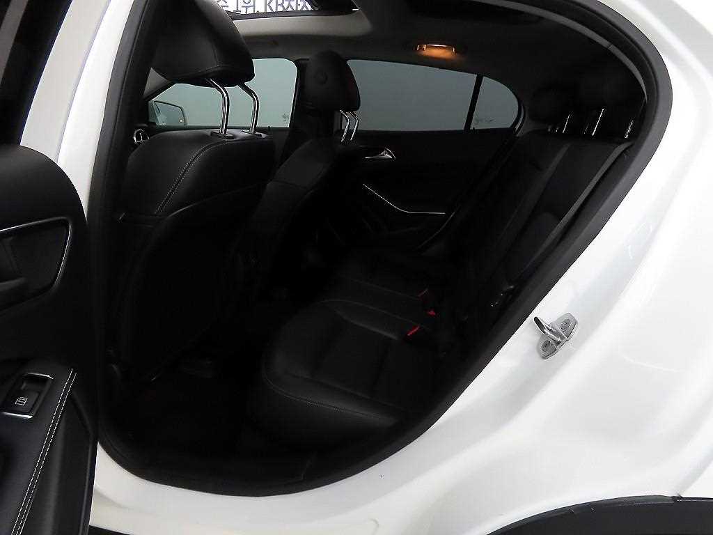 Mercedes Benz GLA Class - Vista 6