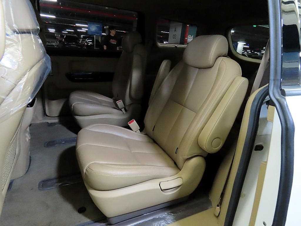 KIA Carnival - Vista 7
