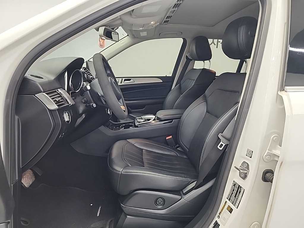 Mercedes Benz GLE Class - Vista 11