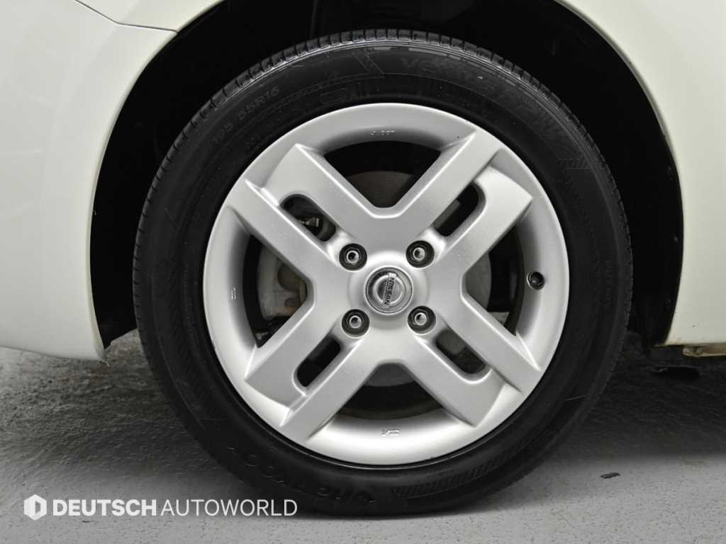 Nissan Cube - Vista 5