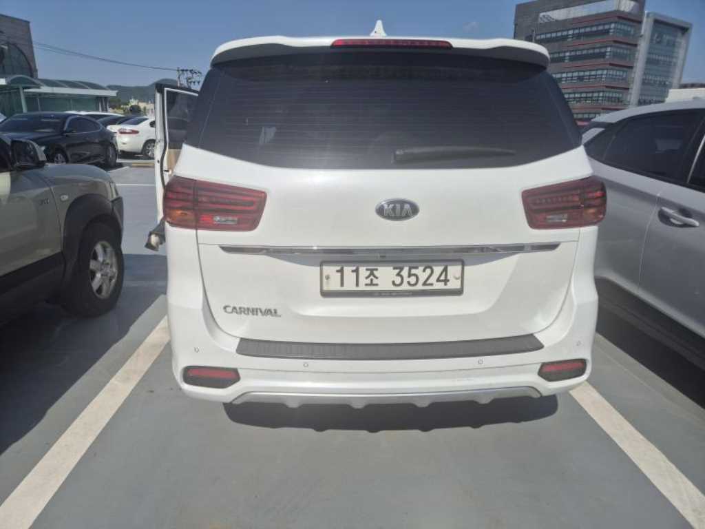 KIA Carnival - Vista 3