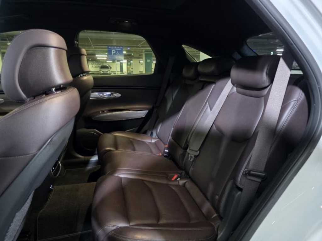 Genesis GV70 - Vista 9