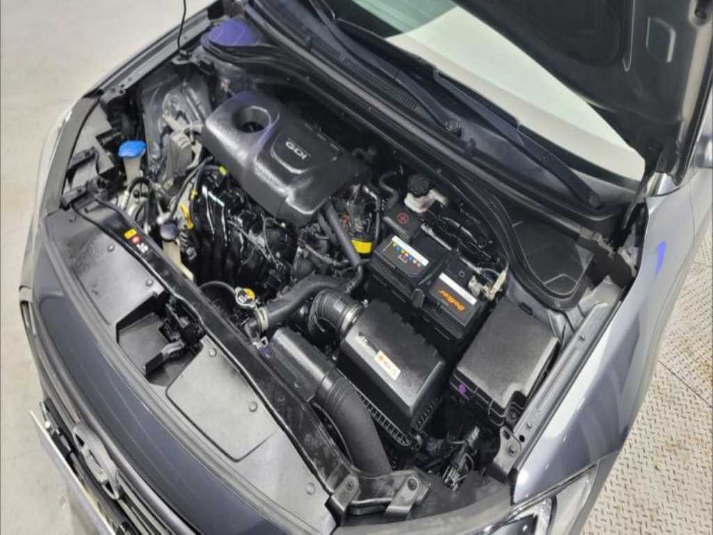 HYUNDAI Avante - Vista 9