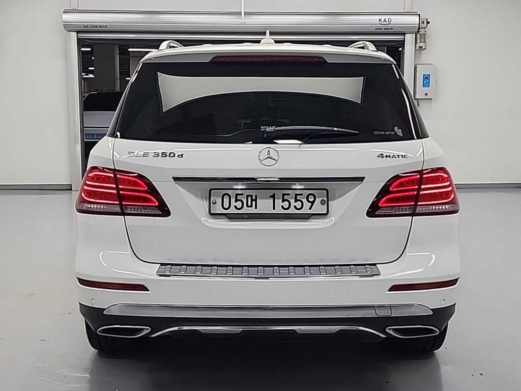 Mercedes Benz GLE Class - Vista 3