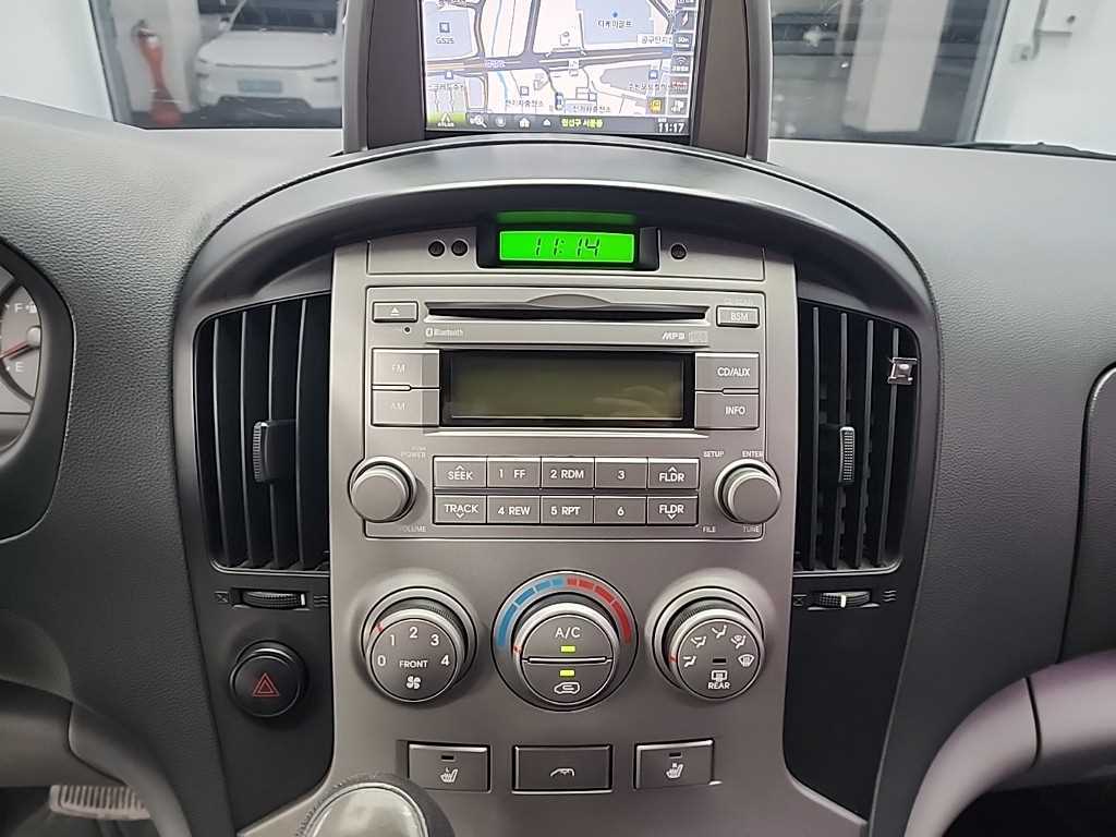 HYUNDAI Starex - Vista 10
