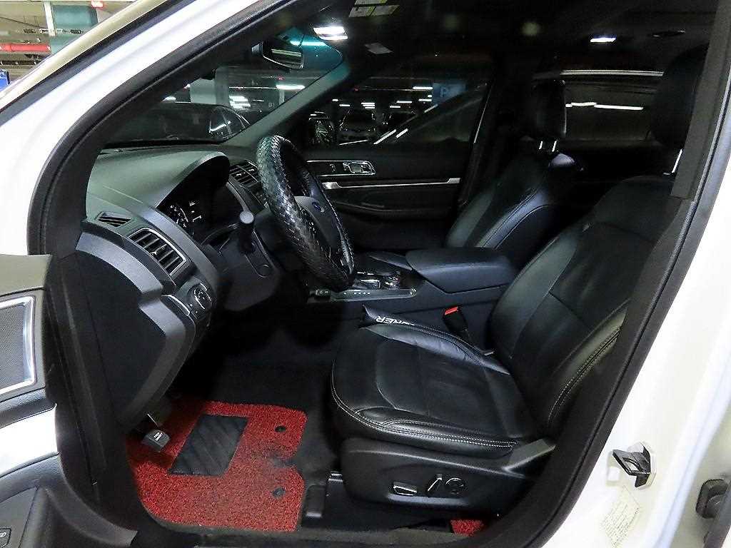 Ford Explorer - Vista 6