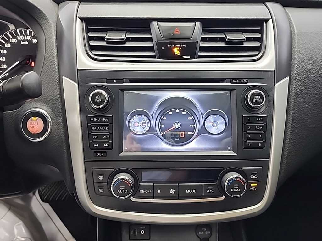 Nissan Altima - Vista 10