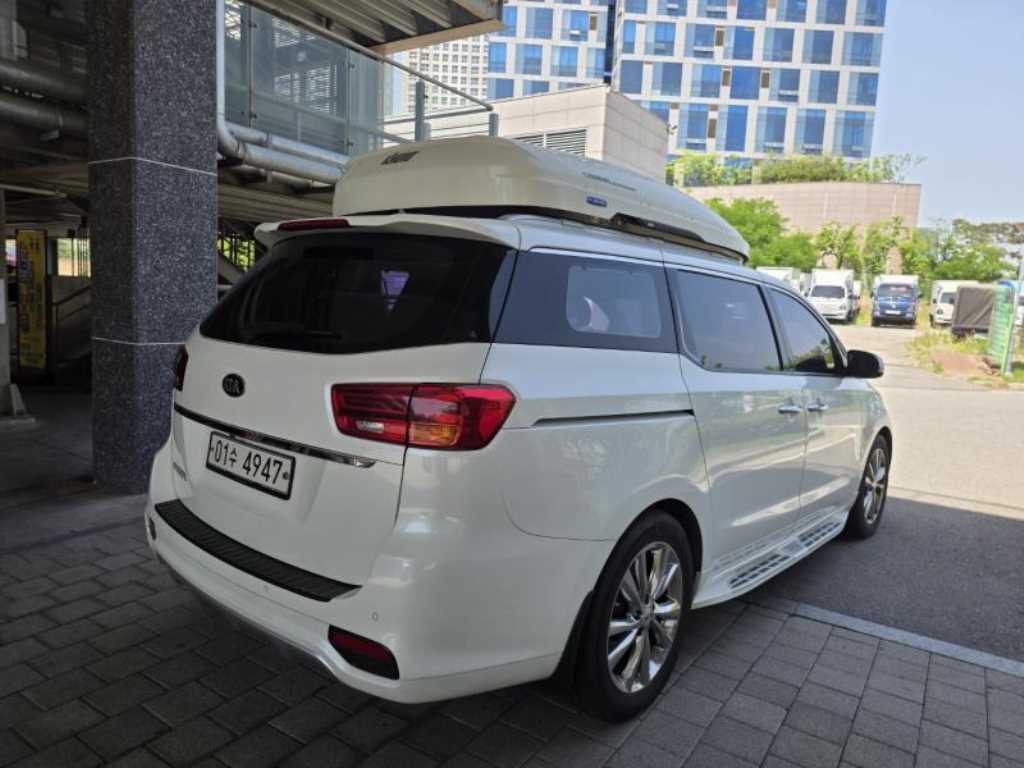 KIA Carnival - Vista 5
