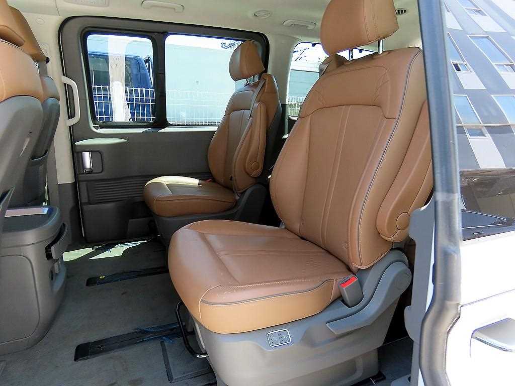 HYUNDAI Staria - Vista 6