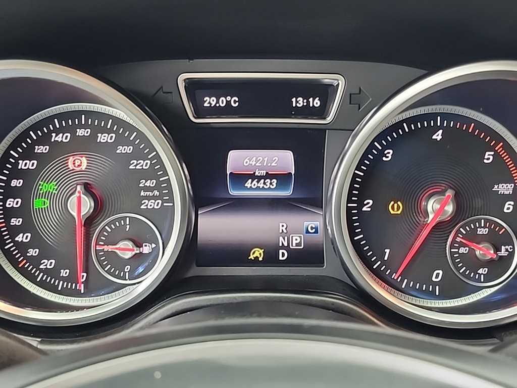 Mercedes Benz GLE Class - Vista 6