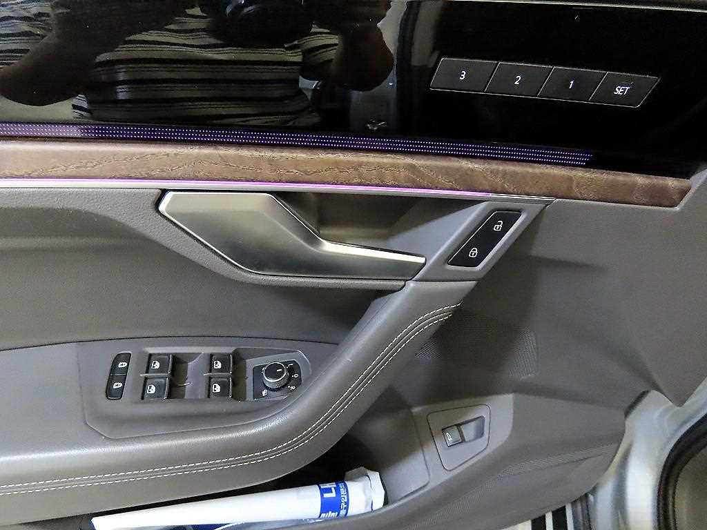 Volkswagen Touareg 2020 Plateado - Importación desde Corea - HF Imports Iquique - Foto 13