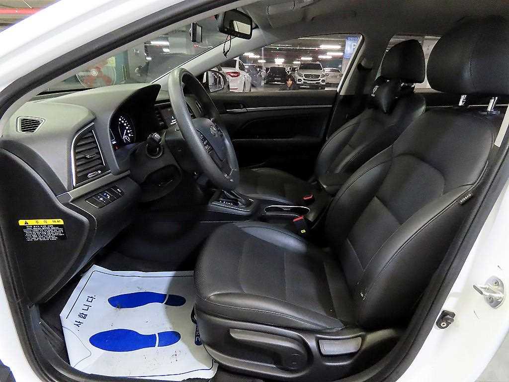 HYUNDAI Avante - Vista 6