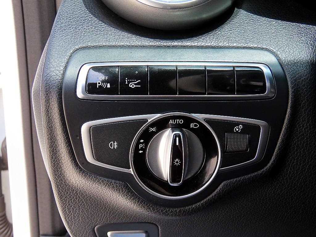 Mercedes Benz C Class - Vista 12