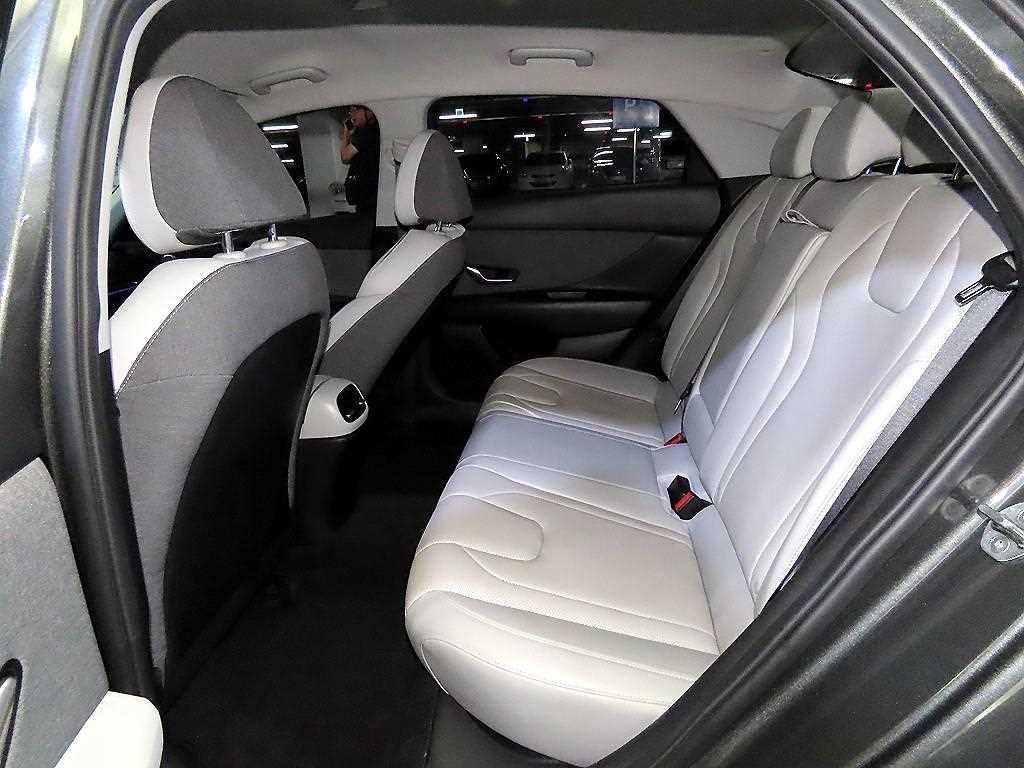 HYUNDAI Avante - Vista 7