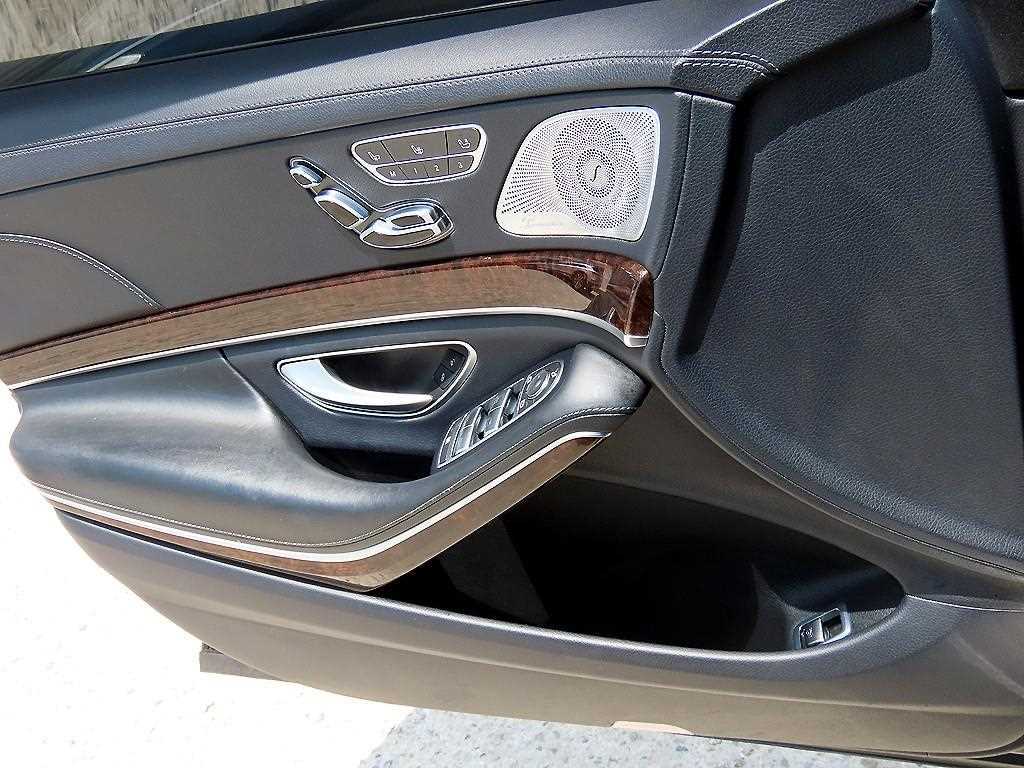 Mercedes Benz S Class - Vista 12