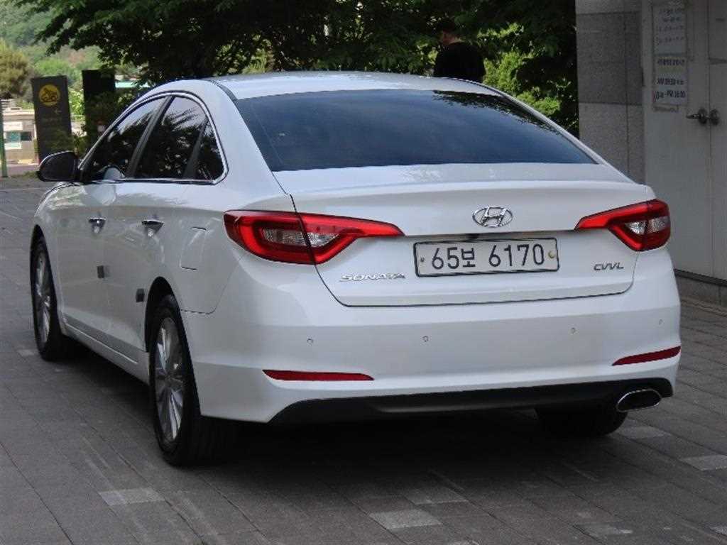 HYUNDAI Sonata - Vista 4