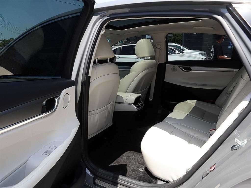 HYUNDAI Grandeur - Vista 7