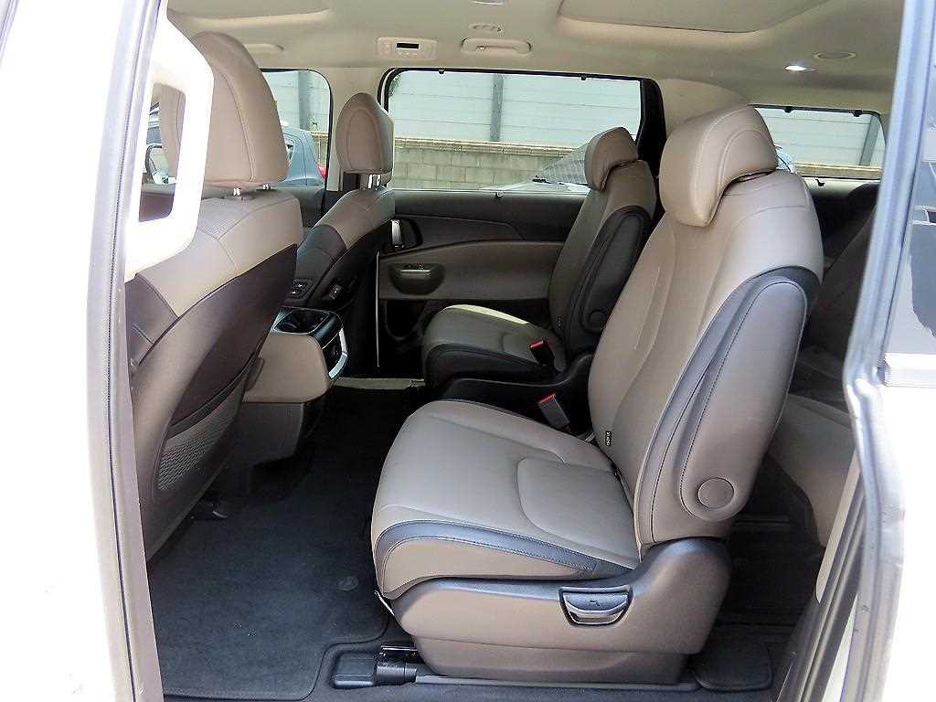 KIA Carnival - Vista 6