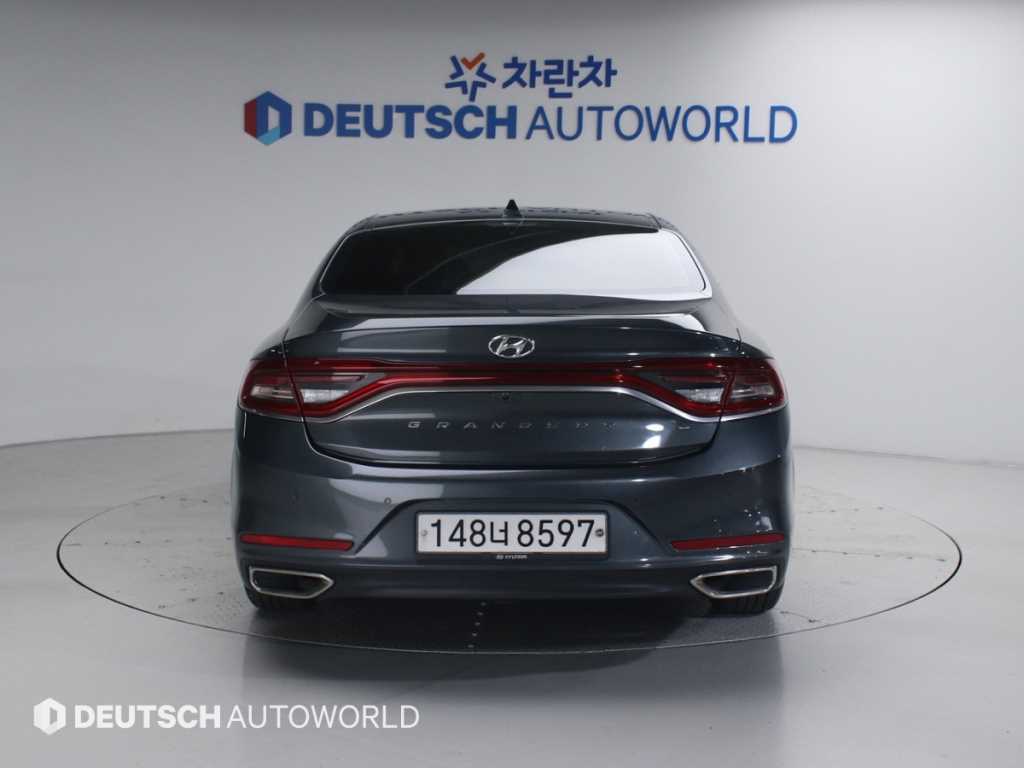 HYUNDAI Grandeur - Vista 4