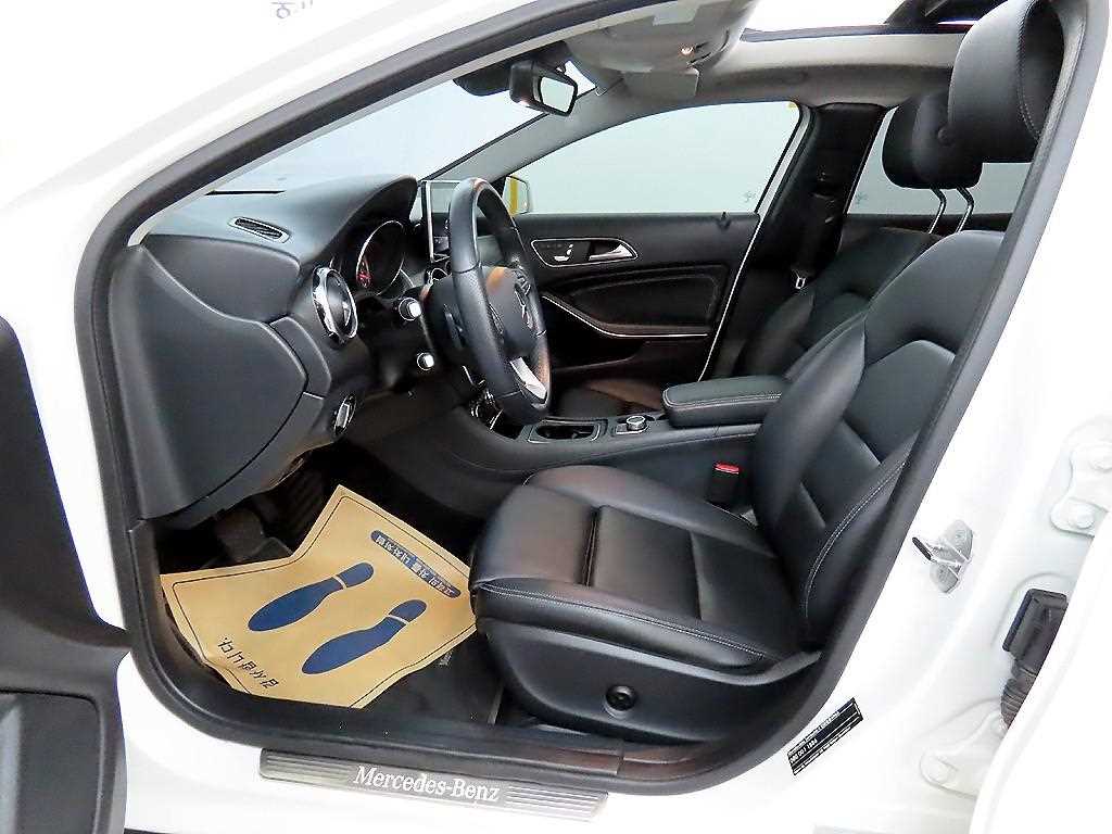 Mercedes Benz GLA Class - Vista 5