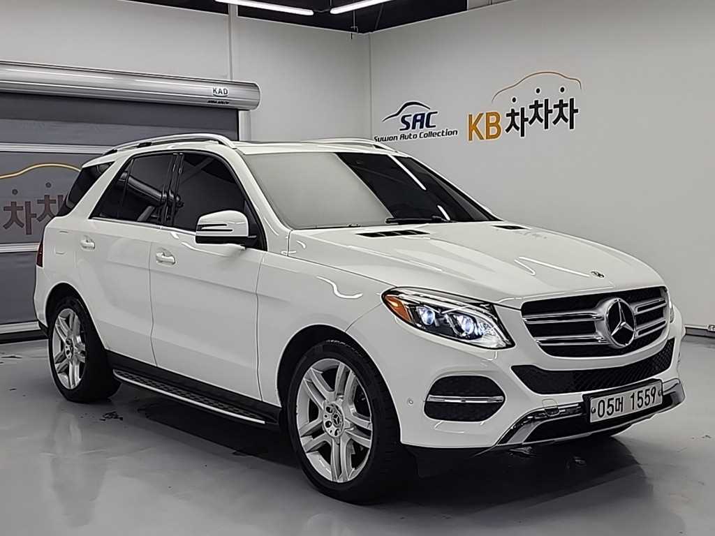 Mercedes Benz GLE Class - Vista 4