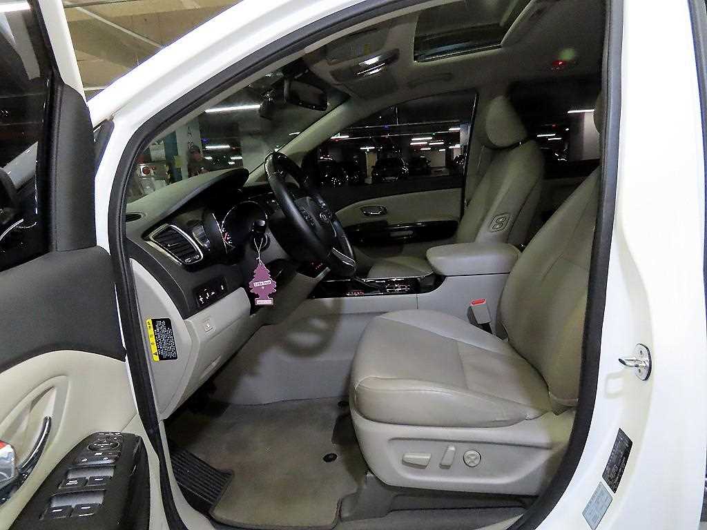 KIA Carnival - Vista 6
