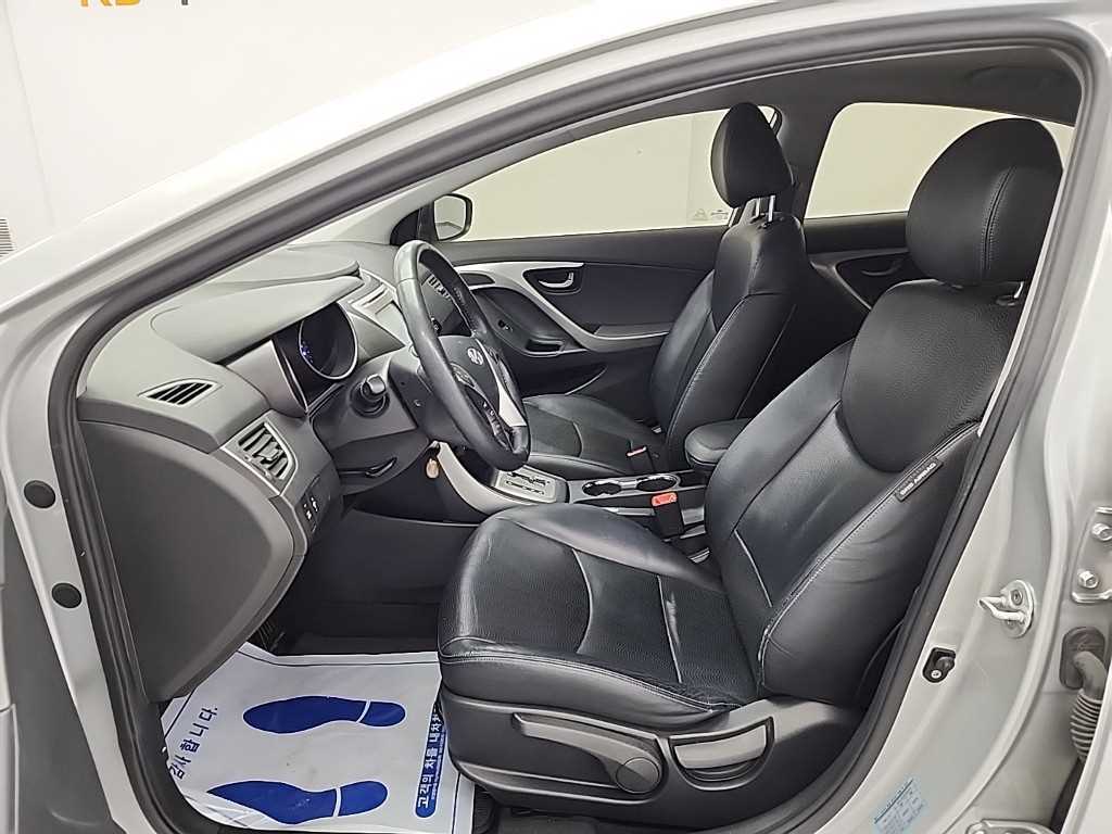 HYUNDAI Avante - Vista 11