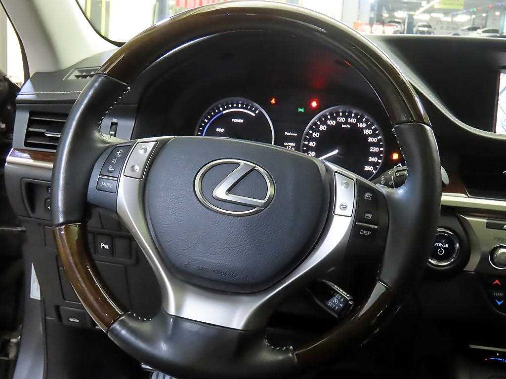 Lexus ES - Vista 8