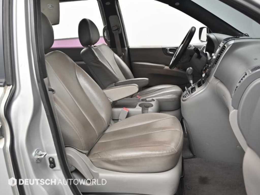 KIA Carnival - Vista 11