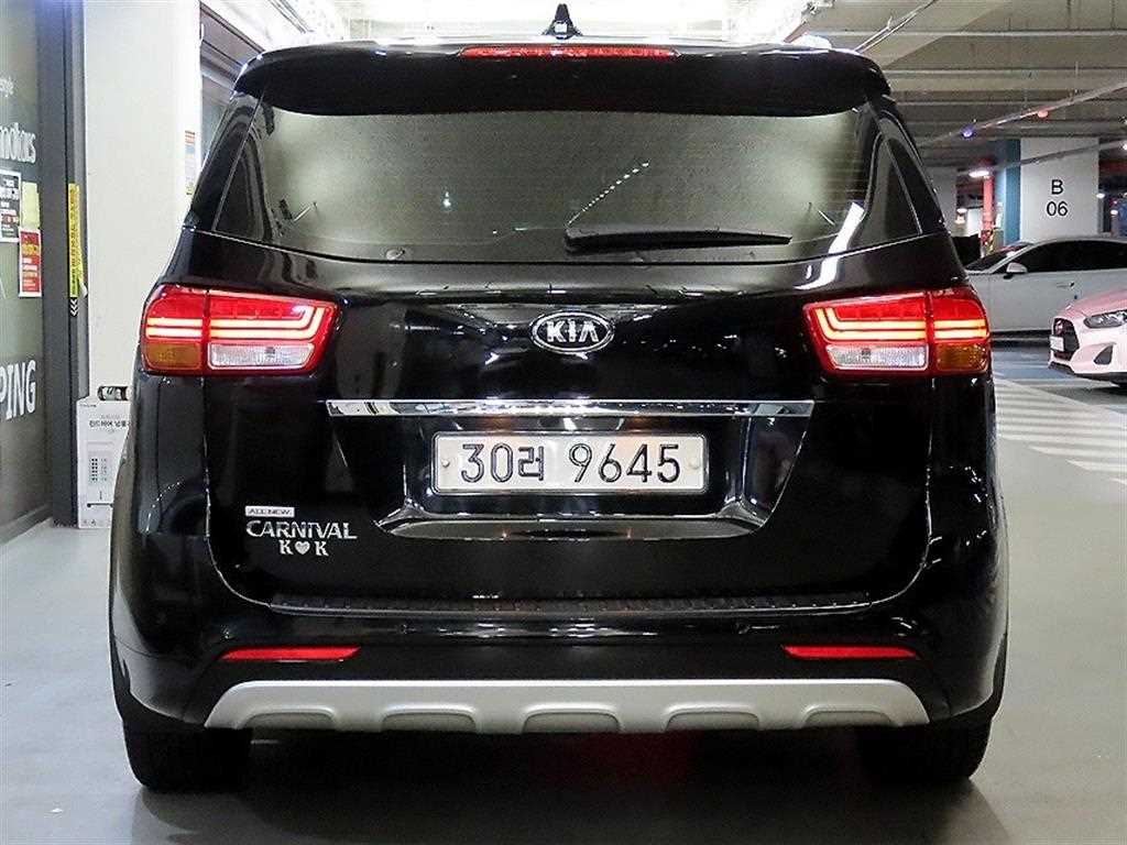 KIA Carnival - Vista 5