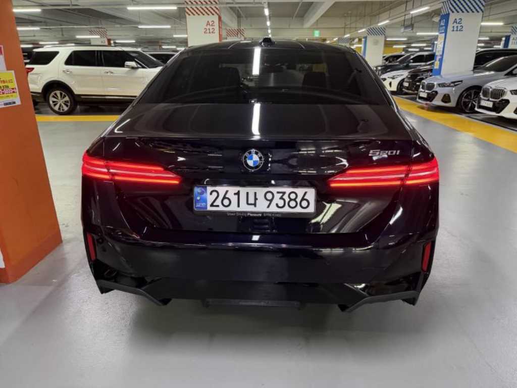 BMW 5 Series - Vista 5