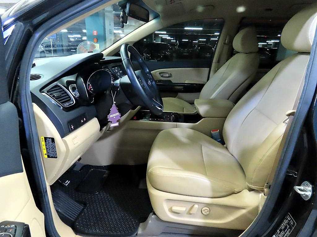 KIA Carnival - Vista 6