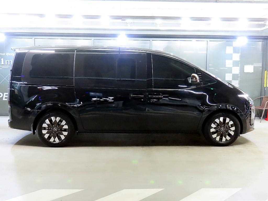 HYUNDAI Staria - Vista 3