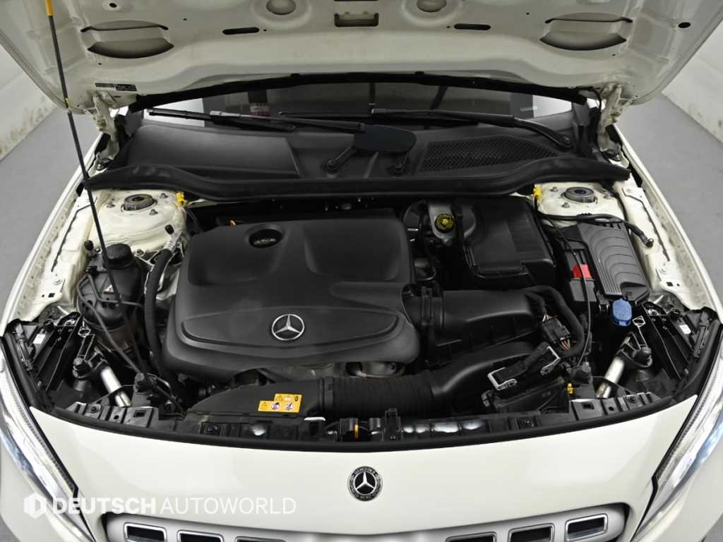 Mercedes Benz GLA Class - Vista 6