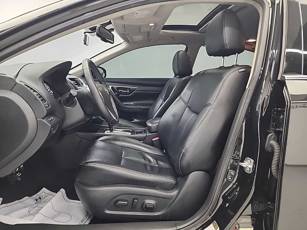 Nissan Altima - Vista 11