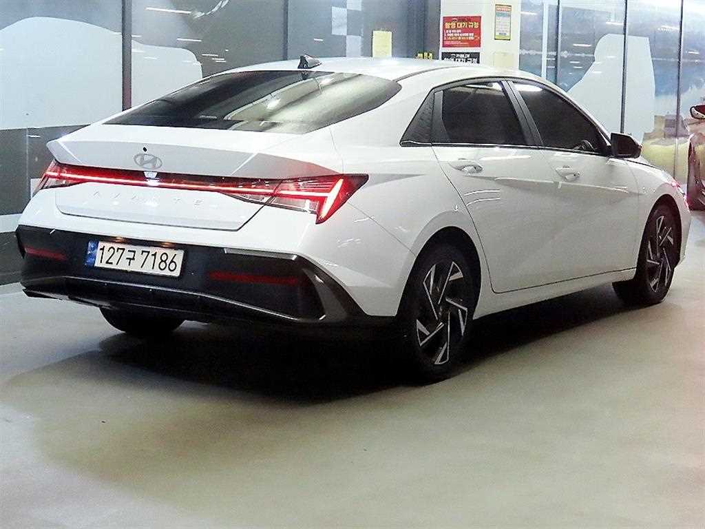 HYUNDAI Avante - Vista 4