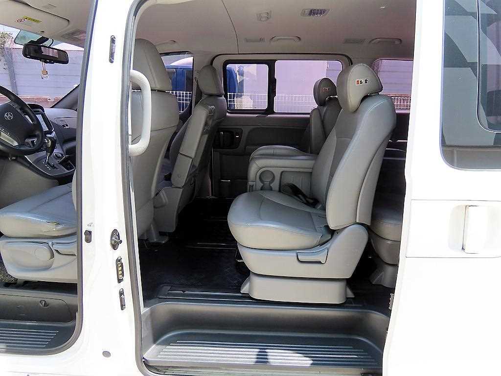 HYUNDAI Starex - Vista 6