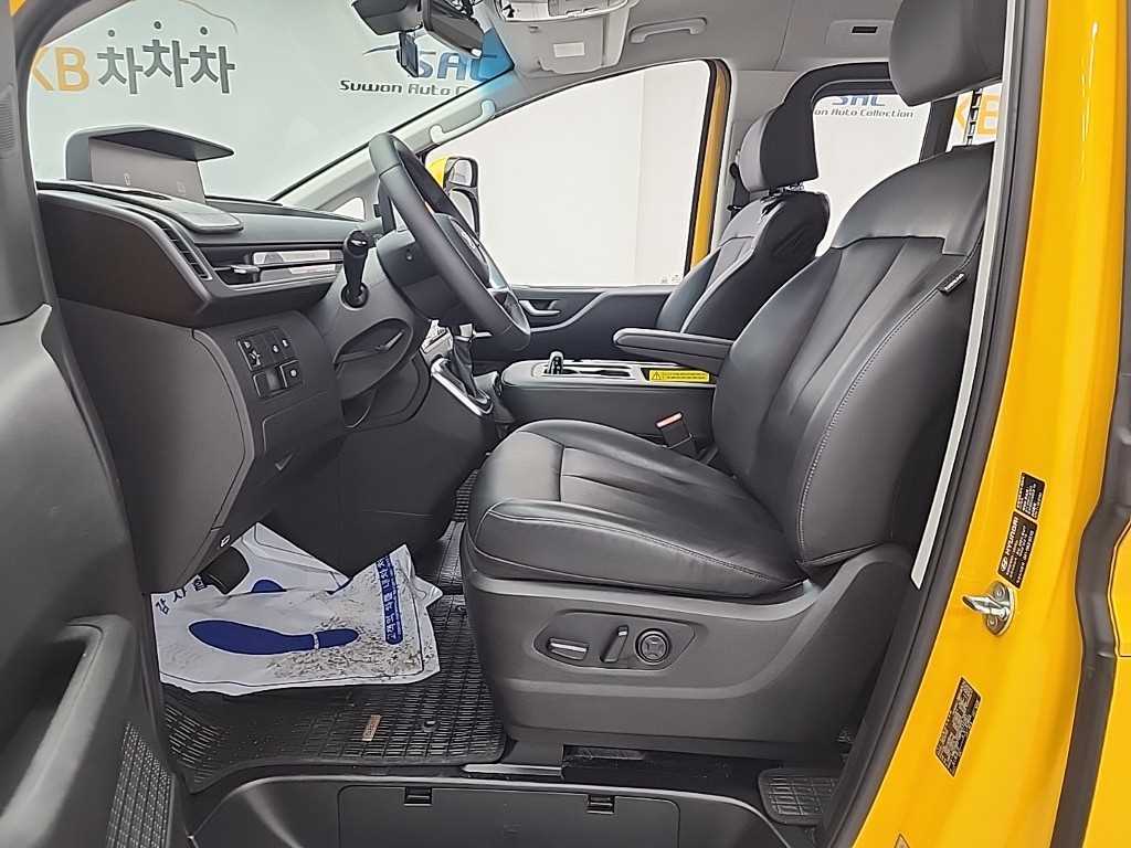HYUNDAI Staria - Vista 11