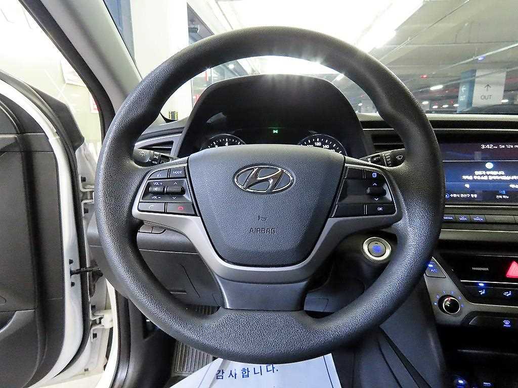 HYUNDAI Avante - Vista 8