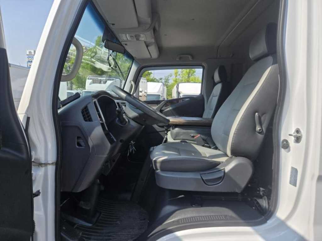 medium and large cargo truck - Vista 5