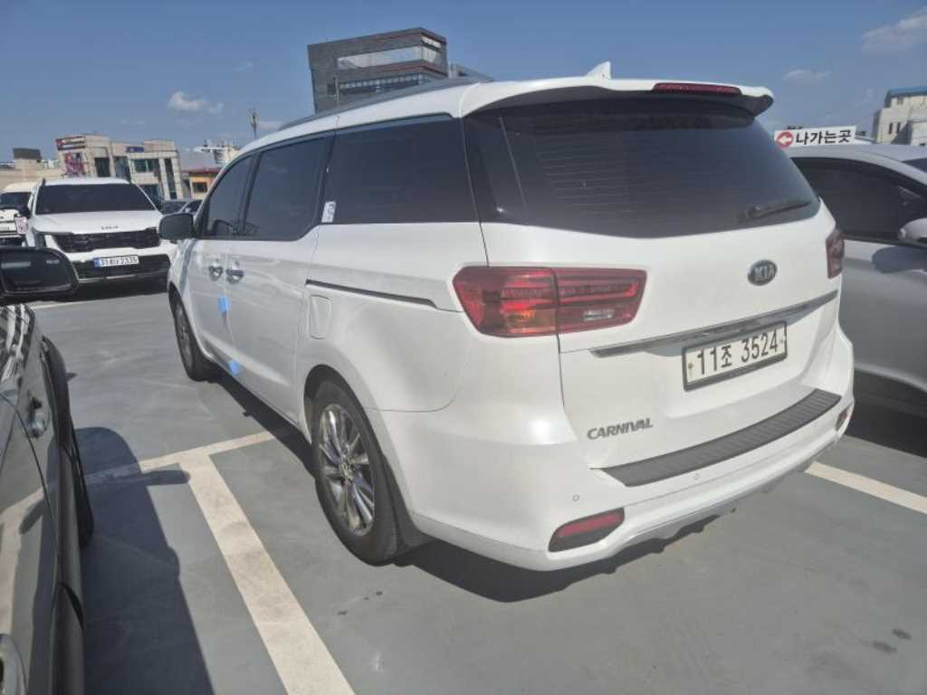 KIA Carnival - Vista 4