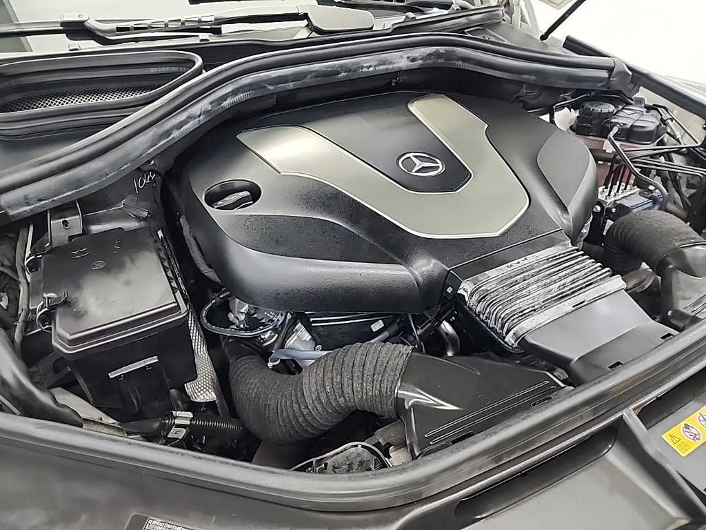 Mercedes Benz GLE Class - Vista 5