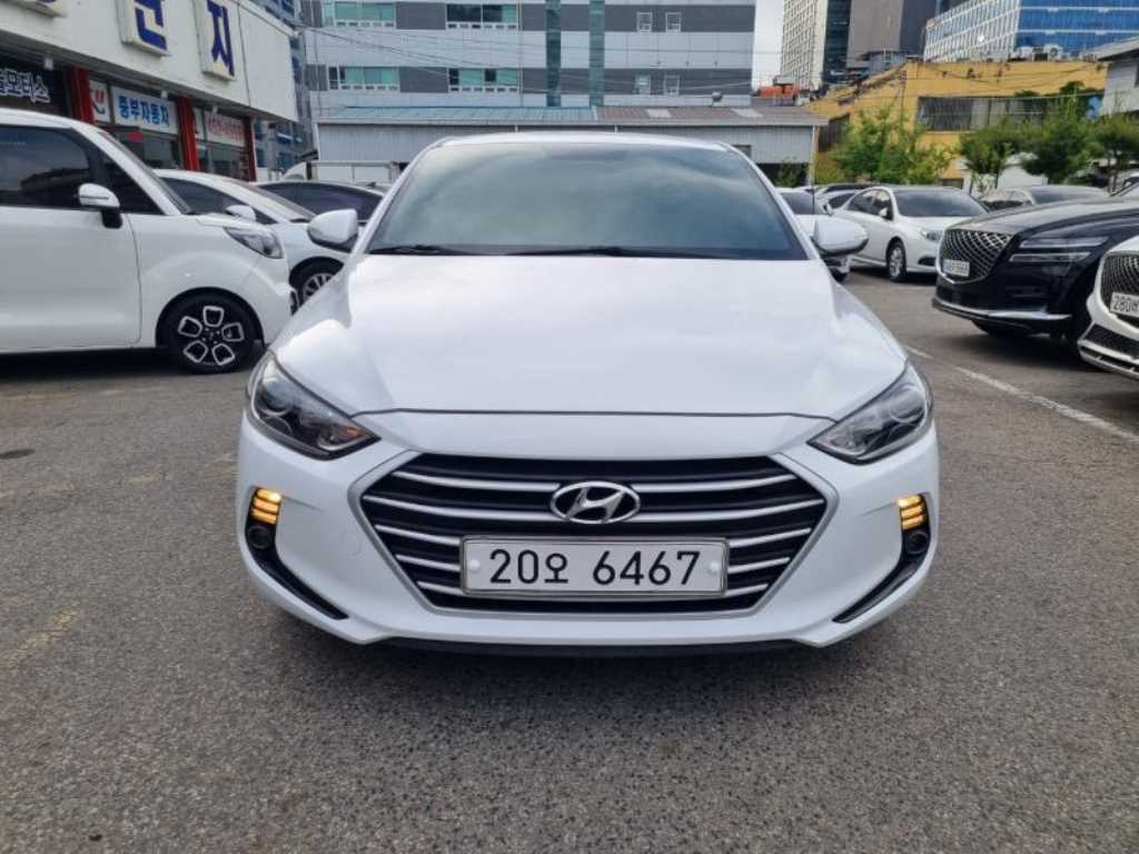 HYUNDAI Avante - Vista 2