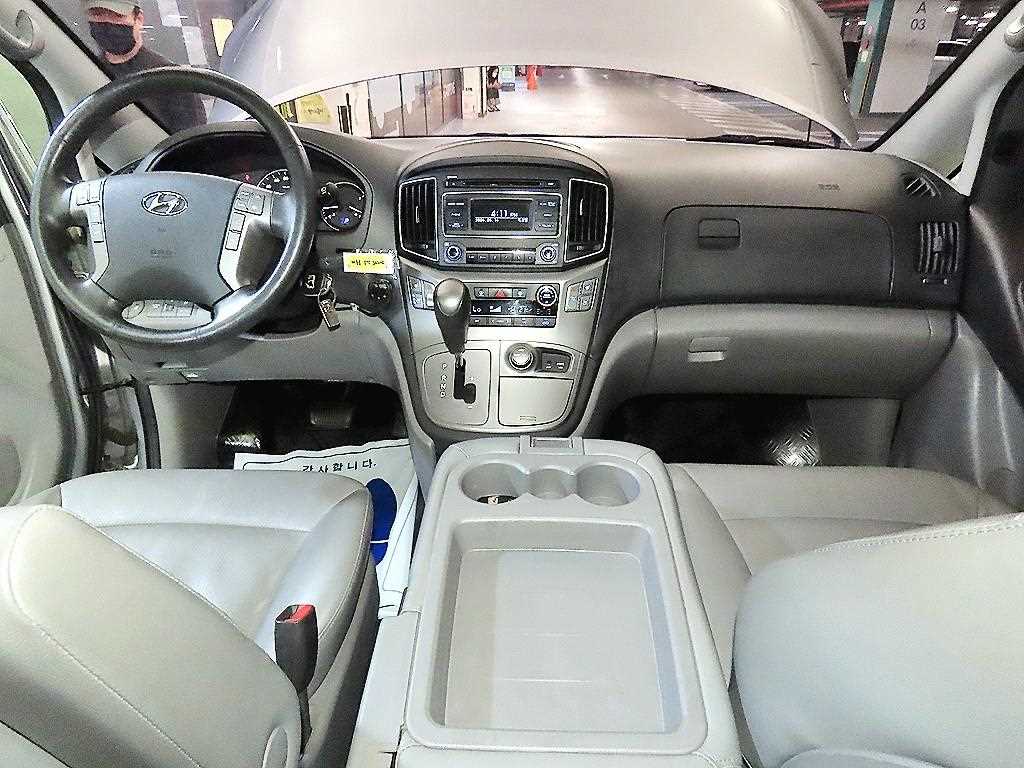 HYUNDAI Starex - Vista 10
