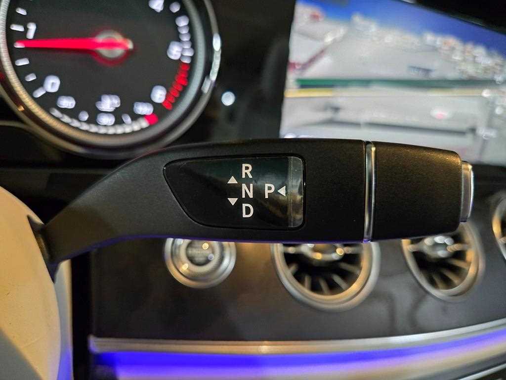 Mercedes Benz E class - Vista 12