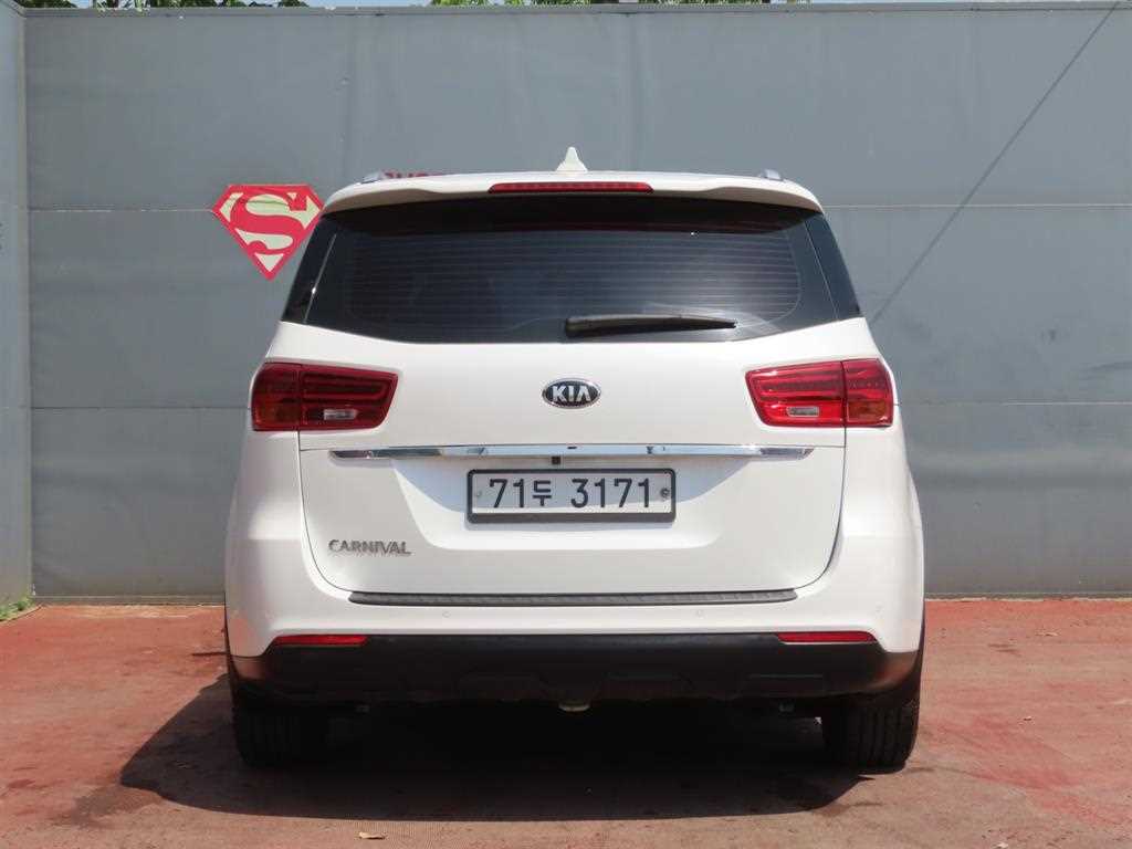 KIA Carnival - Vista 4
