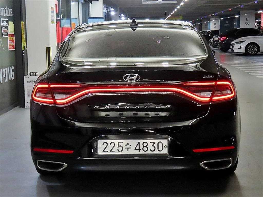 HYUNDAI Grandeur - Vista 5