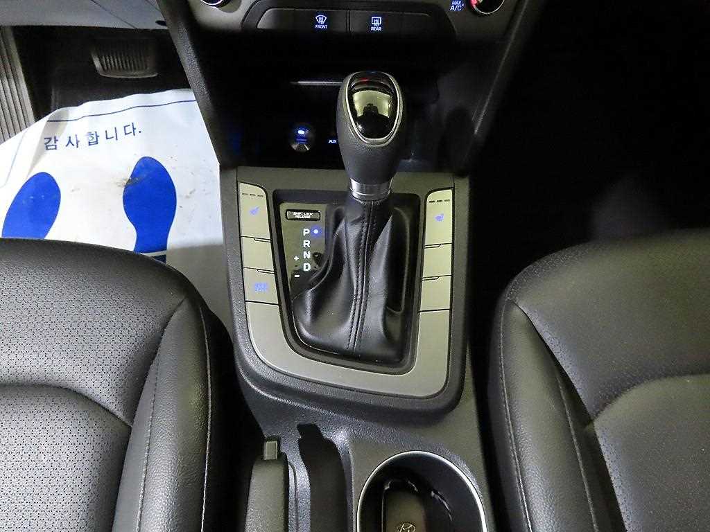 HYUNDAI Avante - Vista 12